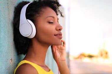 escuchar musica