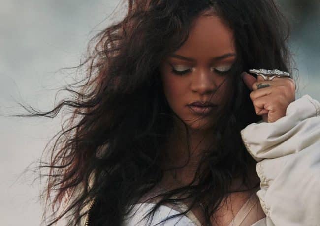 Rihanna y el emotivo mensaje de “Lift Me Up”, su primera canción en seis años
