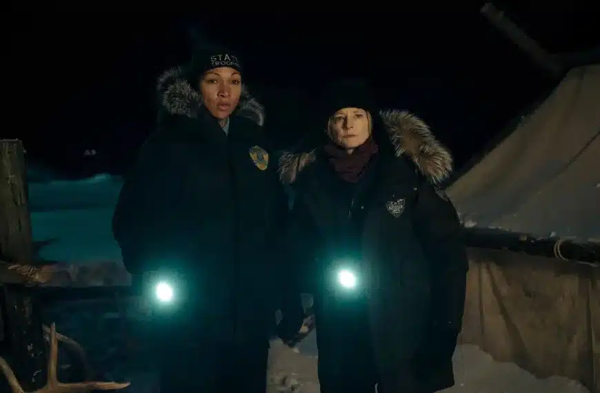 Kali Reis y Jodie Foster en True Detective Noche Polar