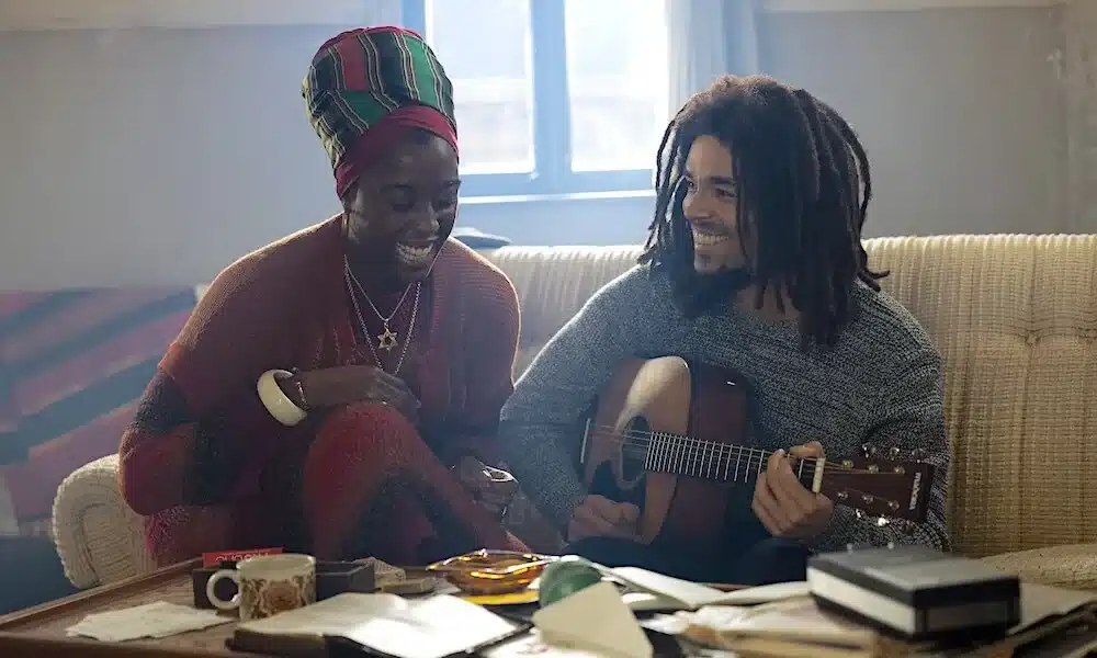 Kingsley Ben-Adir y Lashana Lynch en Bob Marley One Love