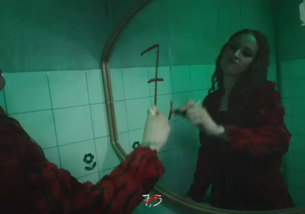 Captura del videoclip de Las chicas malas desafinan de Ruslana 