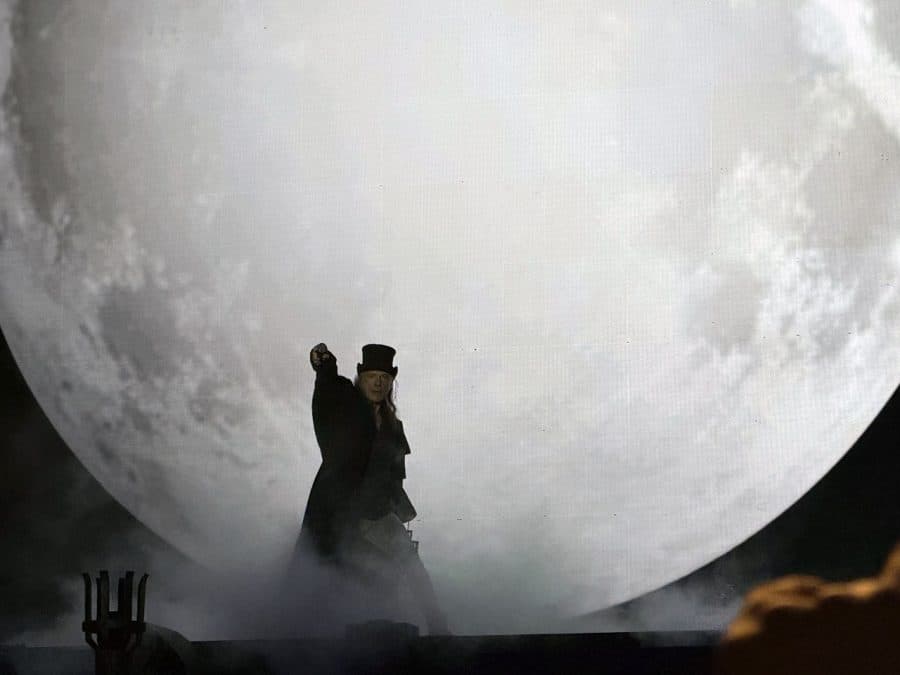 Bruce Dickinson durante "Fear of the Dark"