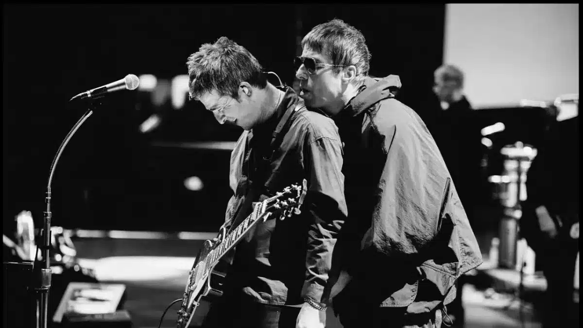 Noel y Liam Gallagher durante la reunión de Oasis