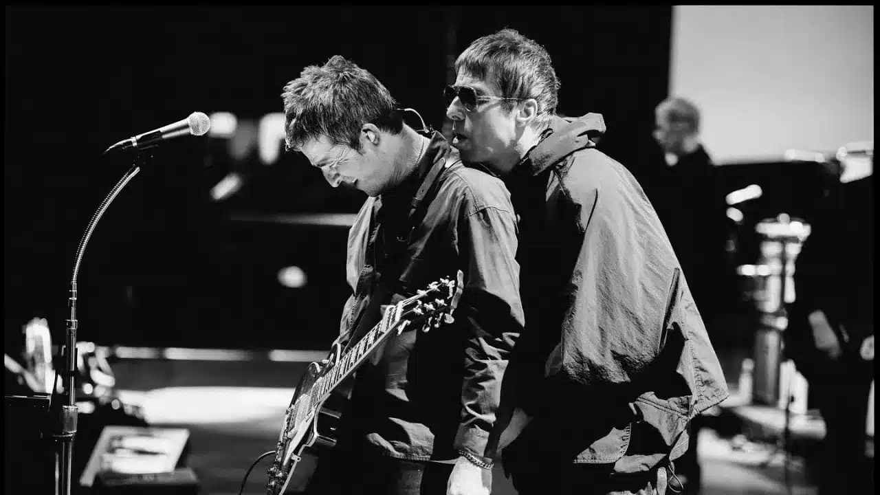 Noel y Liam Gallagher durante la reunión de Oasis